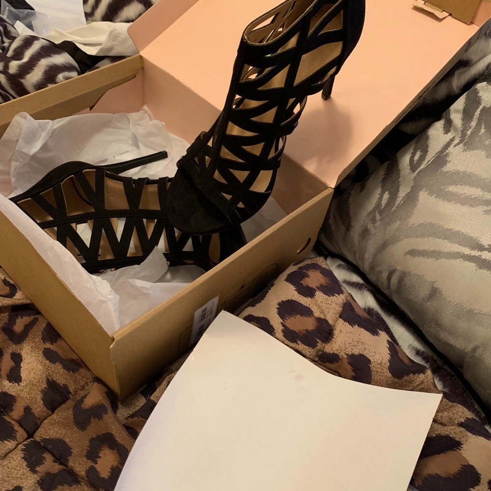 Shoes - Picture 5 of 5